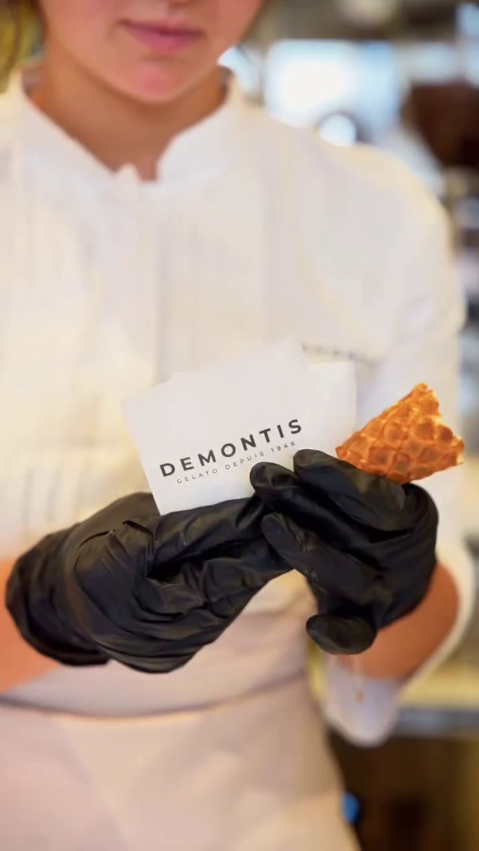 Divisa personalizzata per Gelateria Demontis - dipendente con cono
